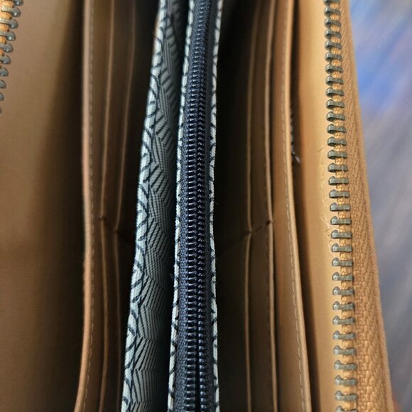 Two-Piece Tan Shoulder Bag and Wallet Wristlet Set NWOT - Picture 4 of 11